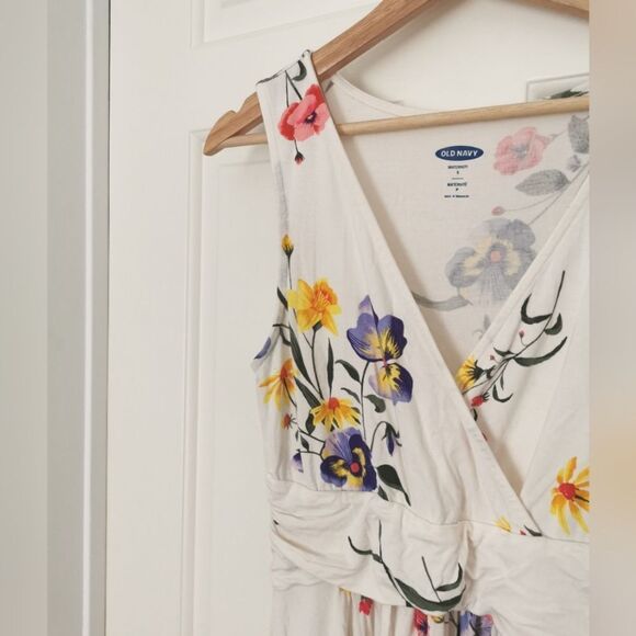 Old Navy Maternity/ nursing dress size S - Picture 2 of 4